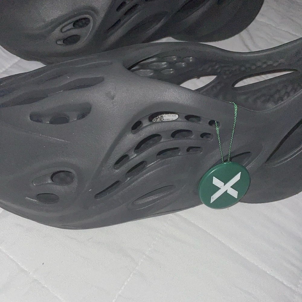 Yeezy Foam Runner in Black